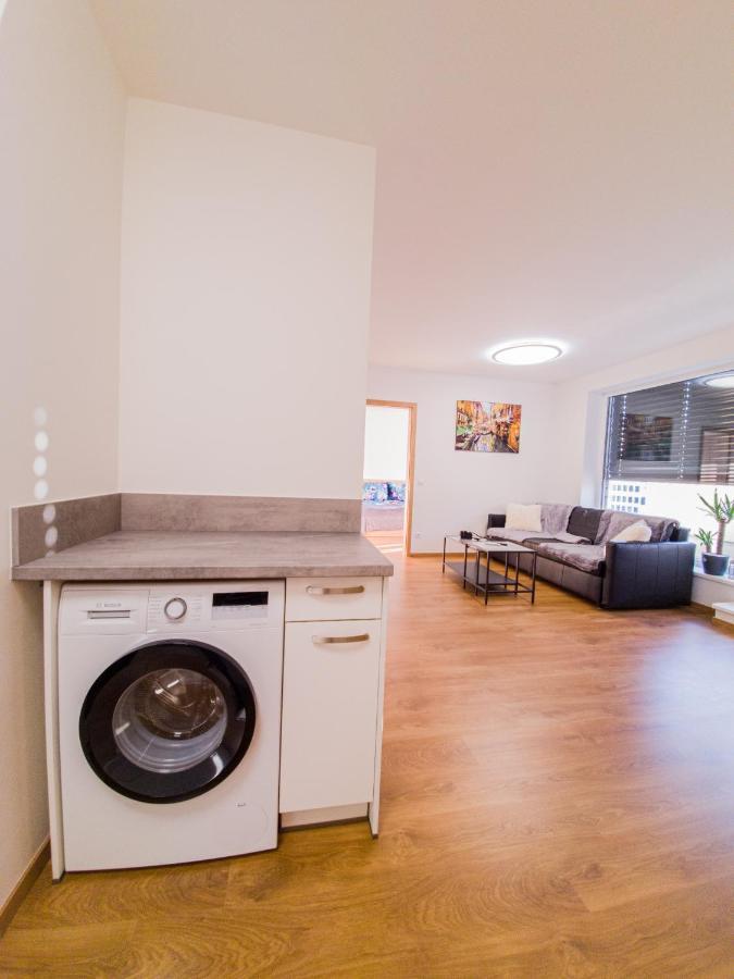 Modern Flat With Large Terrace Apartman Hradec Králové Kültér fotó