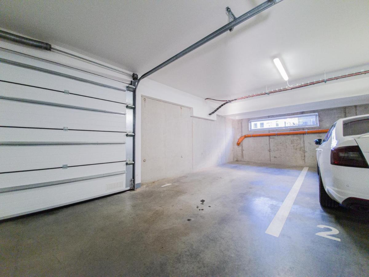 Modern Flat With Large Terrace Apartman Hradec Králové Kültér fotó