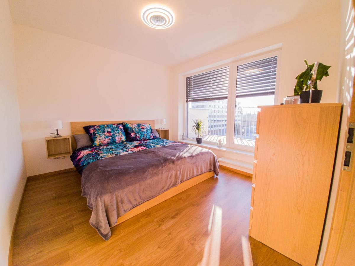 Modern Flat With Large Terrace Apartman Hradec Králové Kültér fotó