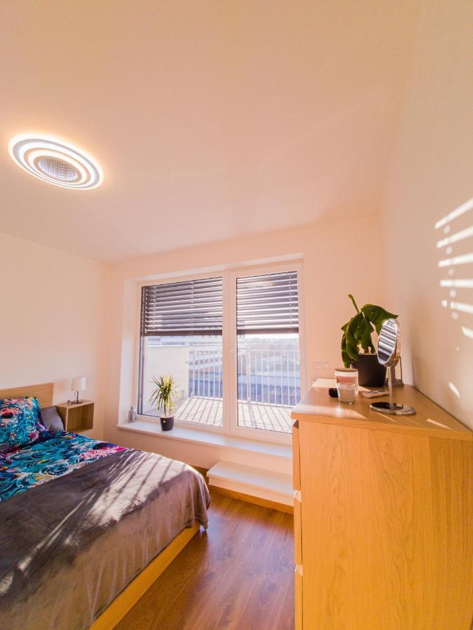 Modern Flat With Large Terrace Apartman Hradec Králové Kültér fotó