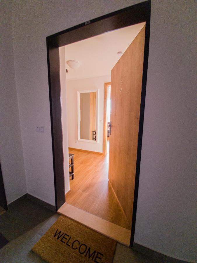 Modern Flat With Large Terrace Apartman Hradec Králové Kültér fotó