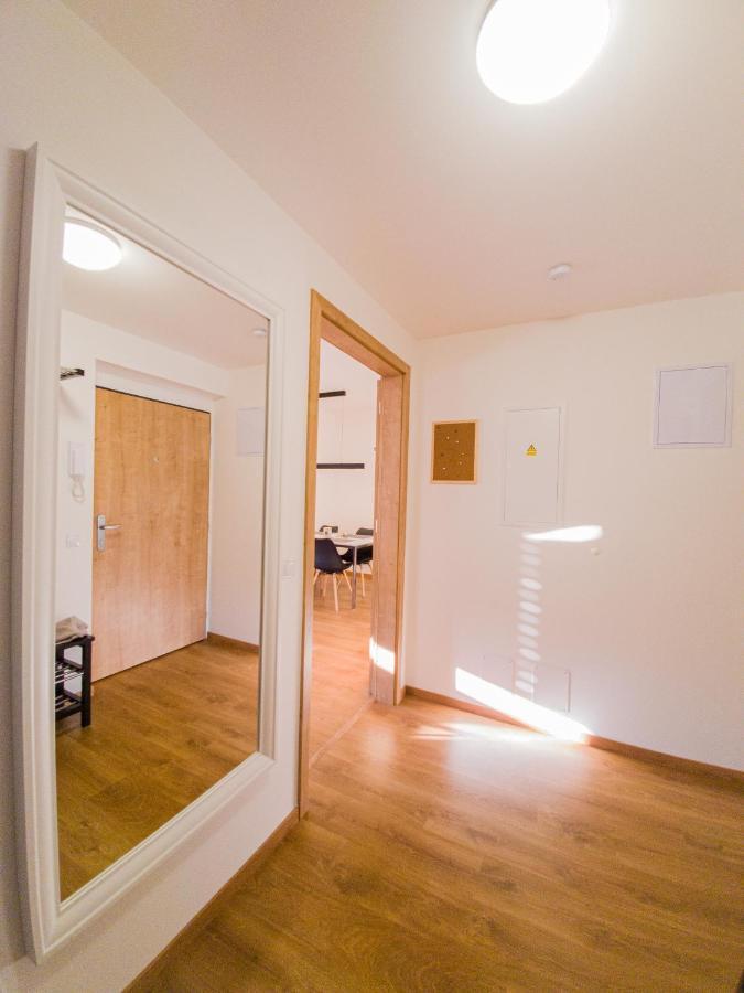 Modern Flat With Large Terrace Apartman Hradec Králové Kültér fotó